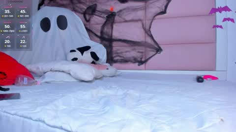 Snapshot of viioletta_18 chatting on October 28, 12:33 pm Violetta online show from October 28, 12:33 pm