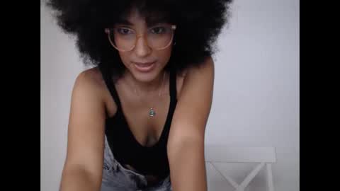 viiolettaaa online show from May 18, 9:32 pm