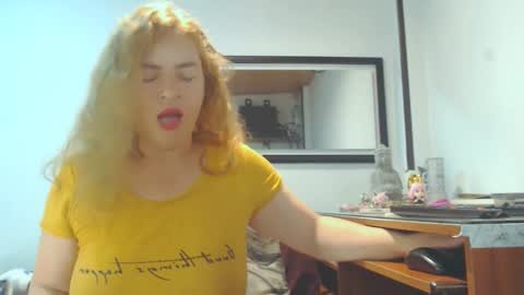 VIKKKTORIAAA online show from December 22, 9:11 am