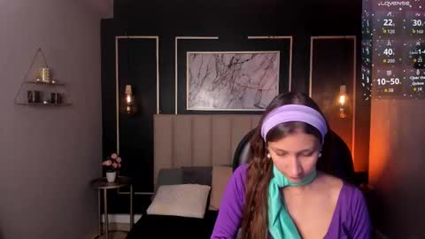 Snapshot of vikypetiteee chatting on November 1, 12:37 am Victoria online show from November 1, 12:37 am