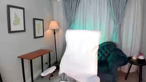 Snapshot of vikypetiteee chatting on September 23, 10:41 pm Victoria online show from September 23, 10:41 pm