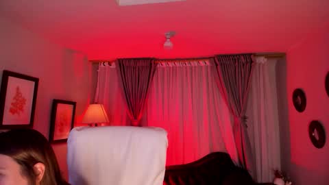 Snapshot of vikypetiteee chatting on October 6, 4:51 am Victoria online show from October 6, 4:51 am