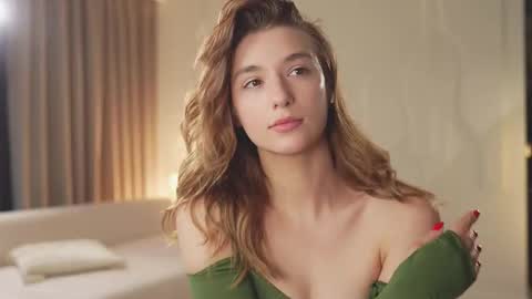 Snapshot of villanelle_l chatting on September 10, 11:32 am Lana online show from September 10, 11:32 am