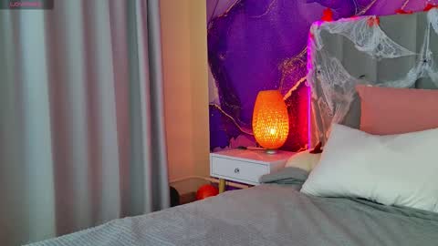 violaparkers online show from October 27, 5:25 am