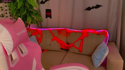 violaparkers online show from October 31, 5:42 am