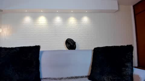 Violett  Everyday From 0530 to 1430 Col Time online show from January 10, 10:50 am