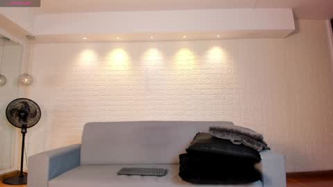 Violett  Everyday From 0530 to 1430 Col Time online show from January 17, 10:44 am