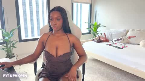 Fantasy Black Girl online show from February 2, 9:23 pm