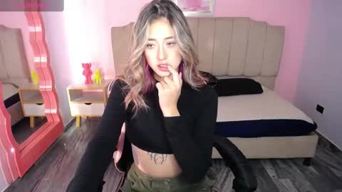 violet online show from December 9, 4:37 pm