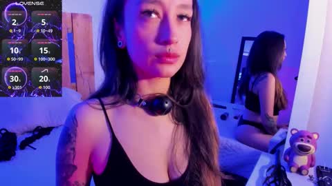 Violet Jones online show from March 28, 5:01 pm