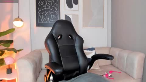 violet_kumar online show from November 18, 9:27 pm