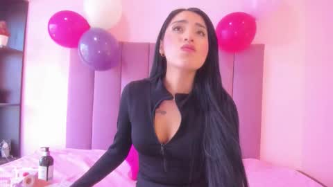 violet online show from November 8, 2:11 pm