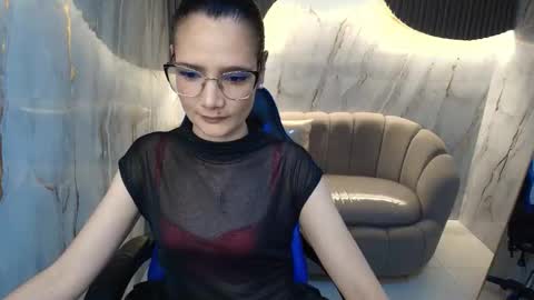 violet_r_ online show from October 6, 8:35 pm