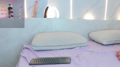 violet_roux online show from September 10, 9:59 pm