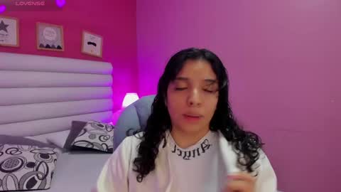 violet_sinclair online show from June 5, 11:38 am
