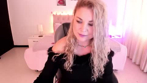 violeta_hotter_ online show from November 8, 11:37 am