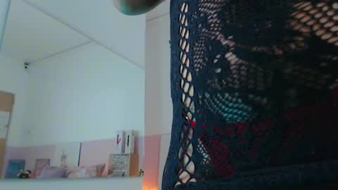 Snapshot of violeta_leon chatting on February 28, 4:32 am Violeta leon online show from February 28, 4:32 am