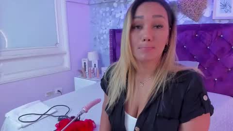 Snapshot of violeta_medina chatting on September 30, 11:05 am violeta_medina online show from September 30, 11:05 am