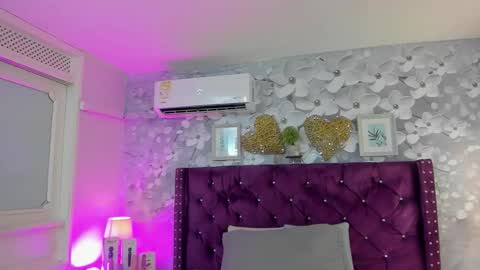 Snapshot of violeta_medina chatting on October 28, 9:59 am violeta_medina online show from October 28, 9:59 am