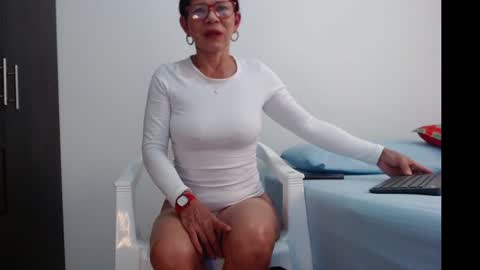 VIOLETA SORACHI  online show from January 1, 8:15 pm