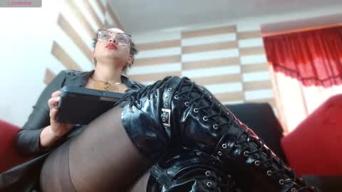 Snapshot of violetamorrison chatting on March 9, 2:10 pm Violeta morrison online show from March 9, 2:10 pm