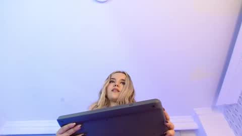 Snapshot of violetarainn chatting on October 30, 5:25 pm Violeta online show from October 30, 5:25 pm