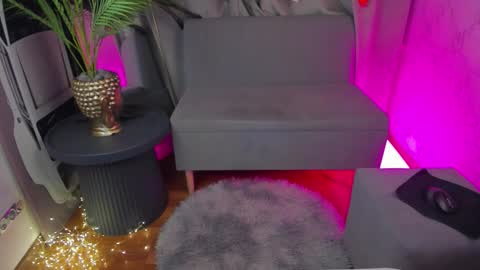 Violet online show from October 24, 4:25 pm