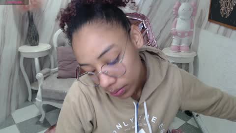 Snapshot of violeth_b chatting on December 13, 12:50 pm violeth_b online show from December 13, 12:50 pm