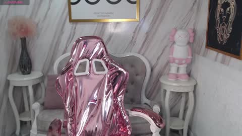 Snapshot of violeth_b chatting on December 15, 12:49 pm violeth_b online show from December 15, 12:49 pm
