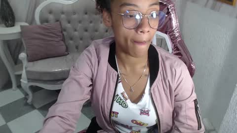 Snapshot of violeth_b chatting on December 19, 12:45 pm violeth_b online show from December 19, 12:45 pm