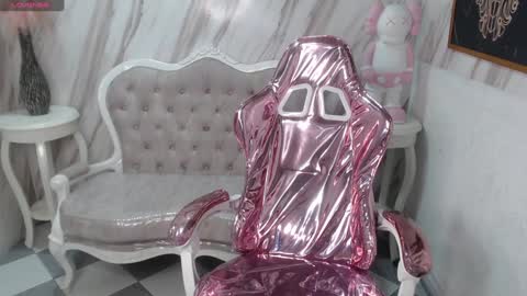 Snapshot of violeth_b chatting on December 4, 12:36 pm violeth_b online show from December 4, 12:36 pm