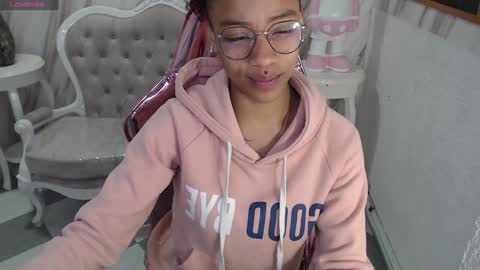 Snapshot of violeth_b chatting on January 3, 12:41 pm violeth_b online show from January 3, 12:41 pm