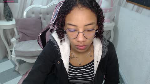 Snapshot of violeth_b chatting on December 17, 12:43 pm violeth_b online show from December 17, 12:43 pm