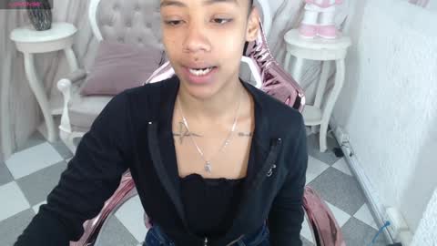Snapshot of violeth_b chatting on December 23, 12:41 pm violeth_b online show from December 23, 12:41 pm