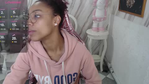 Snapshot of violeth_b chatting on January 4, 12:38 pm violeth_b online show from January 4, 12:38 pm