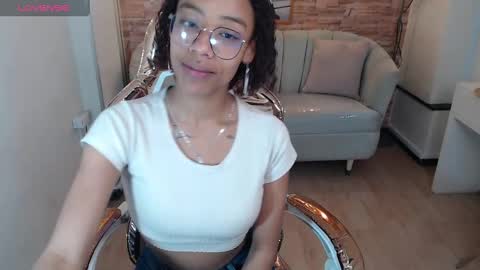 Snapshot of violeth_b chatting on December 24, 1:06 pm violeth_b online show from December 24, 1:06 pm