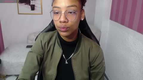 Snapshot of violeth_b chatting on January 16, 12:42 pm violeth_b online show from January 16, 12:42 pm