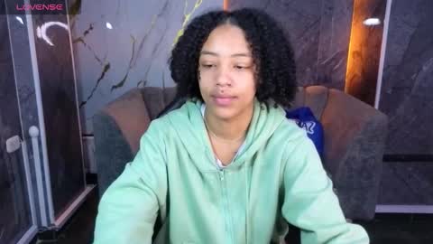 violeth_b online show from October 29, 1:04 pm