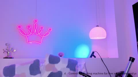 Violeth Hill online show from December 3, 8:06 pm
