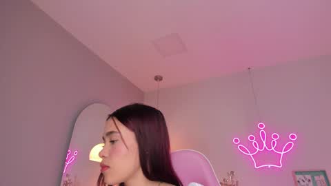 Violeth Hill online show from February 7, 8:42 pm