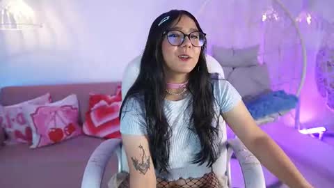 violetjonesx online show from June 16, 11:44 am