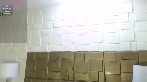 Snapshot of violetlux chatting on October 20, 8:01 pm VioletLux online show from October 20, 8:01 pm