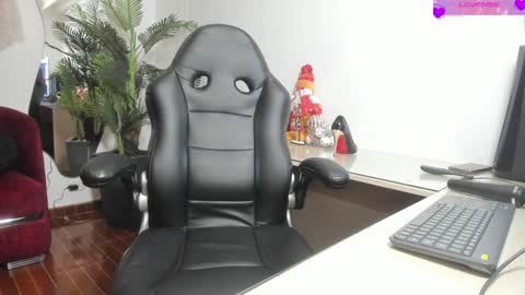 violetparkker online show from January 8, 1:41 pm