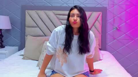 Snapshot of violetrousse chatting on September 18, 4:16 pm Violet Rousse online show from September 18, 4:16 pm