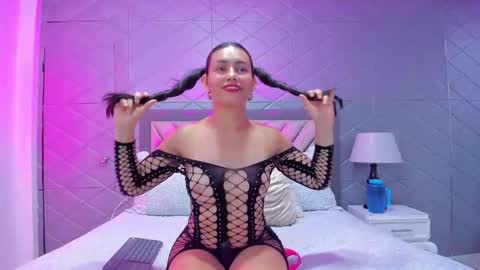 Snapshot of violetrousse chatting on October 5, 8:58 pm Violet Rousse online show from October 5, 8:58 pm