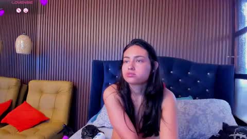 Snapshot of violetrousse chatting on October 24, 7:43 pm Violet Rousse online show from October 24, 7:43 pm