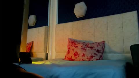 violett  rousee online show from October 17, 5:49 pm