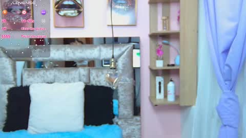 Snapshot of violett_froz chatting on February 16, 12:43 pm Violeta froz online show from February 16, 12:43 pm