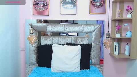 Snapshot of violett_froz chatting on December 23, 3:01 pm Violeta froz online show from December 23, 3:01 pm
