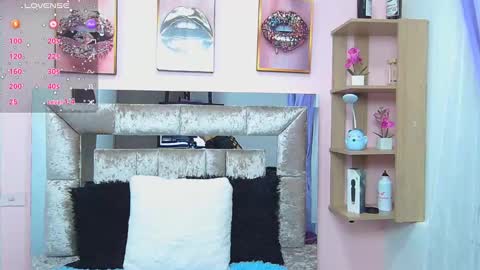 Snapshot of violett_froz chatting on January 28, 11:28 am Violeta froz online show from January 28, 11:28 am
